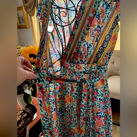Pretty colorful wrap dress size large. - Picture 5 of 6